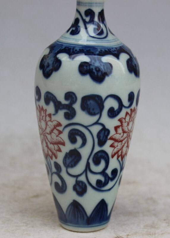 Exquisite Small Chinese Old Handwork Antique Blue and White Porcelain Auspicious Flower Designs Vase