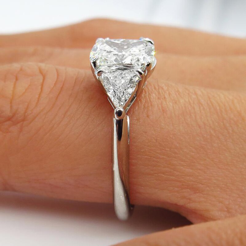 Huitan Dazzling Plein Met Twee Driehoek Zirkoon Vorm Ringen Fijn Voorstel Ring Voor Vrouwen Engagement Ring Trendy Sieraden