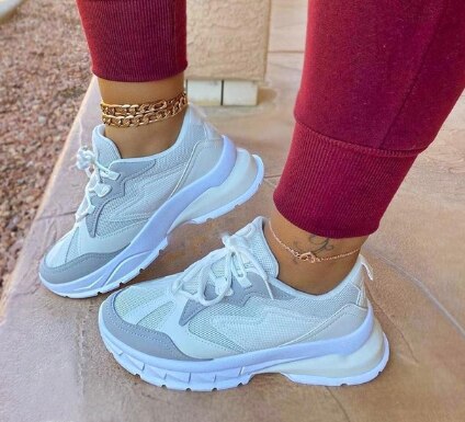Kvinders sneakers i blandede farver damer flad platform snøresko kvinde afslappet efterårssneakers stor størrelse 35-43: Hvid / 42