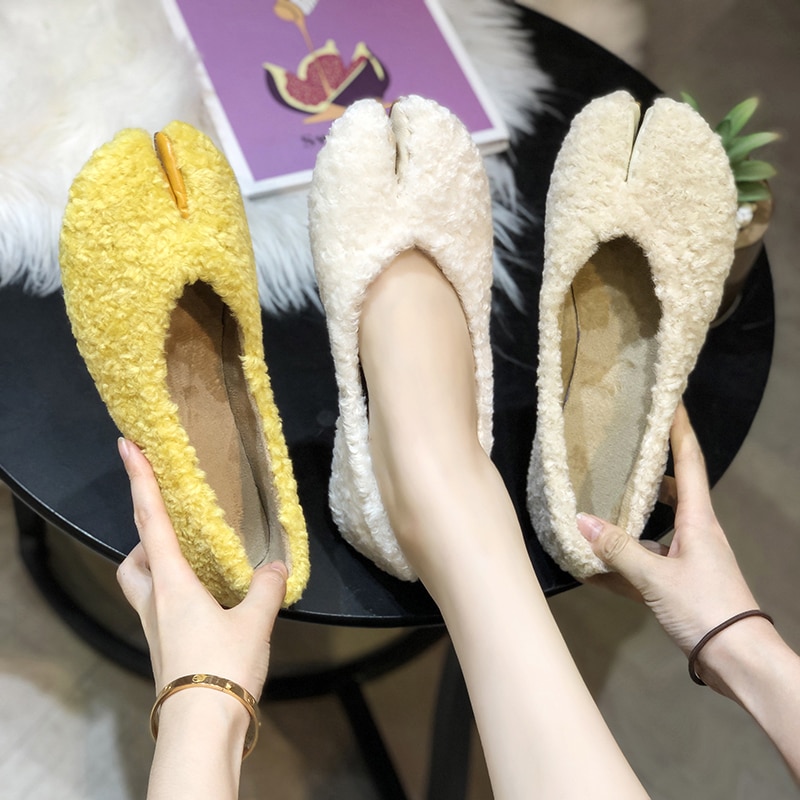 Kudde vrouw schoenen split teen tabi ninja flats korte casual draver effen harige loafers koreaanse femme schoenen winter schoenen