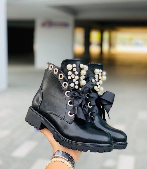 Botas cortas con remaches de perlas para mujer, zapatos Botines de Cuero de moto con plataforma para otoño, estilo Punk,: 9.5