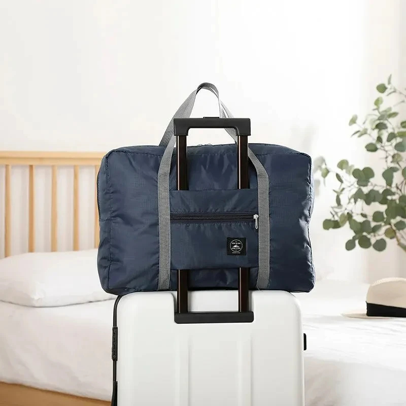 Faltbare Reisetasche für Flug gesellschaften Handgepäck tasche für Frauen und Mädchen Leichte Sport-Wochenend reise mit großer Kapazität: Tiefe Blau