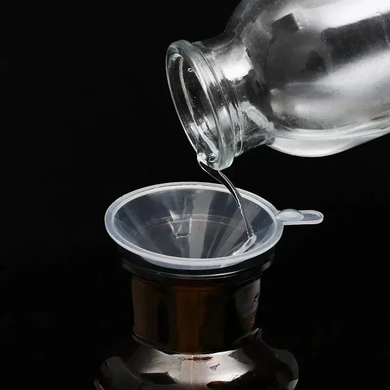 Mini embudos transparentes de plástico, embudos de aceite líquido de boca pequeña, dispensador de líquido cosmético, herramientas de llenado de botellas de laboratorio, 2/50 Uds.