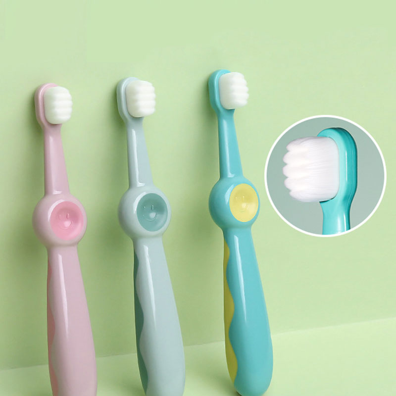 1Pc Kids Candy Color merci per ragazzi Gilrs denti per bambini articoli per la cura della salute dentale articoli per bambini spazzolino da denti in Silicone morbido per bambini