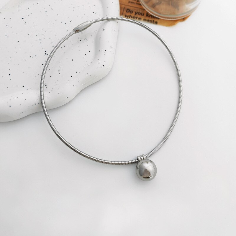 Moderne Sieraden Ronde Bal Hanger Ketting Populaire Stijl Messing Gouden Zilveren Vergulde Choker Ketting Voor Vrouwen: Silvery necklace