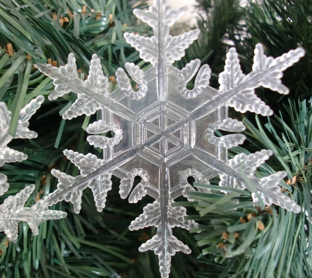 20 stks/partij Sneeuwvlok Vorm Clear Crystal Plastic DIY decoratieve Ambachtelijke Jaar Kerstboom Ornamenten Raamdecoratie