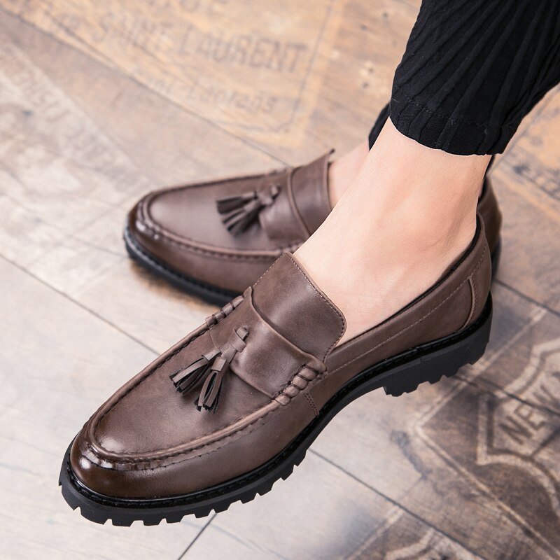 Herrskor läderskor som andas avslappnade sneakers loafers tofs mokassins bröllopsfest skor  l4: Brun / 10