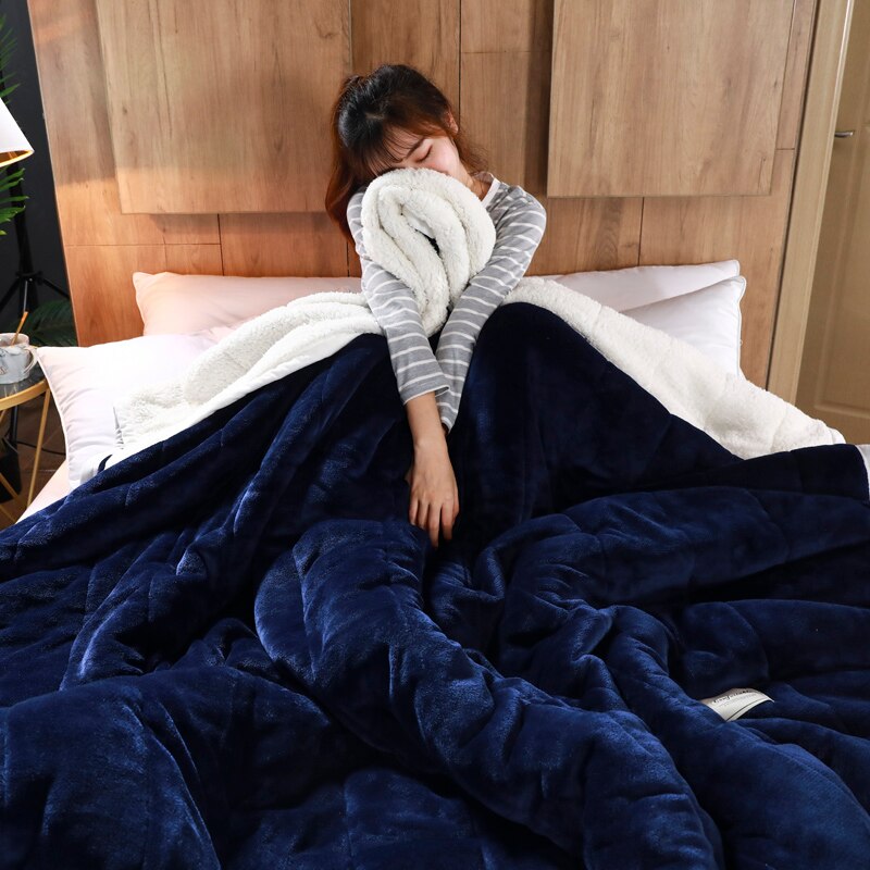 Super Weiche Warme Decke Luxus Drei-Schicht Dicke Quilten Einfarbig Bettdecke Korallen Vlies Hause Wirft Erwachsene Bett Abdeckung Winter