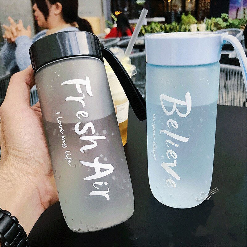 Plast vannflaske treningsstudio sport flaske shaker flaske miljøvennlig bærbar Fitness flaske med tau lekkasjesikker min flaske