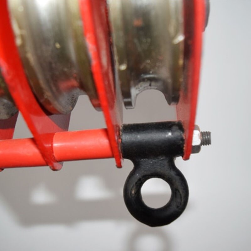 Hoist with pulley vertical lifting