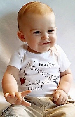 Einteiliges Strampler freundlicher Baby Kleidung Gesamt China Ich Süchtig Papa Herz Baumwolle Neugeborenes Baby Mädchen Kleinkind