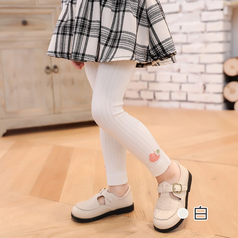 2021 primavera e autunno strisce verticali a 4 colori leggings per gatti in cotone lavorato a maglia per bambini pantaloni a nove punte per bambini: white / S