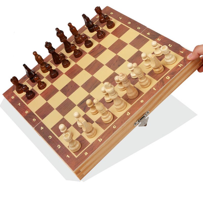 Magnetisches, faltbares schachspiel aus holz, tragbares unterhaltungsbrettspiel mit schachbrett
