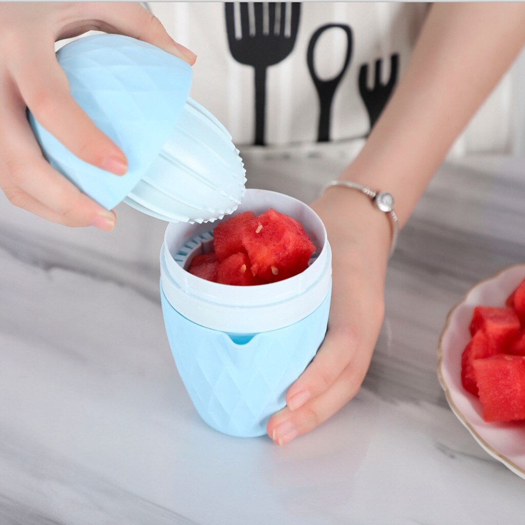 Squeeze Bottle Multi-function Manual Citrus Juicer Mini Baby Juice Cup Squeezer Lid Rotation Press Reamer Kitchen supplies