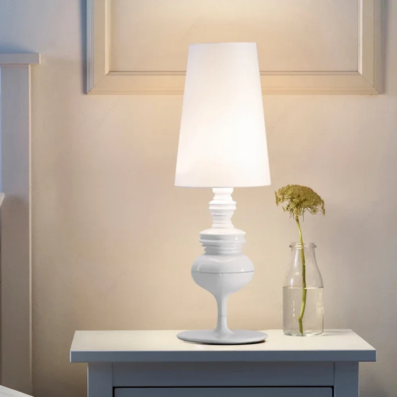 Nordisk minimalistisk stue led gulvlampe boligindretning soveværelse bordlampe sengebordslampe moderne læsebordlampe