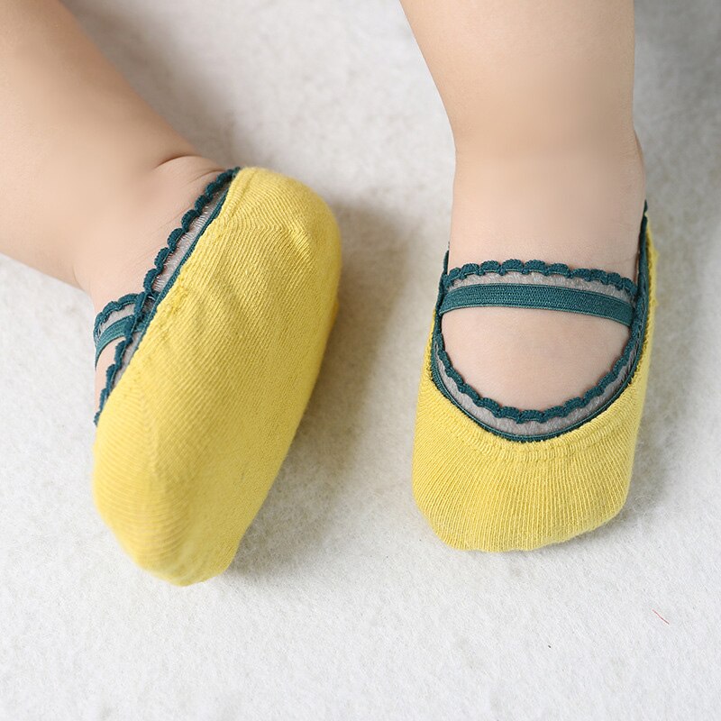 Verão rendas bebê meias cor sólida anti-deslizamento meias da menina do bebê com solas de borracha crianças macio algodão sapatos meias: style 2 yellow