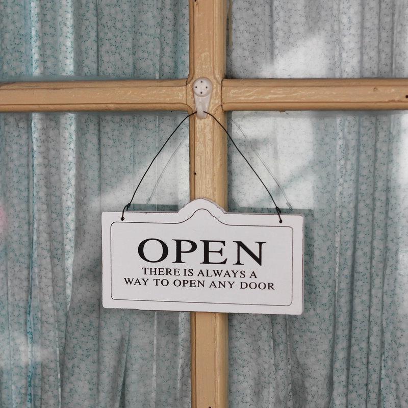 Open&closed Shop Wood Sign Pastoral Style Shop Door Information Hanger Plate Coffee Store Wooden Welcome Board: white