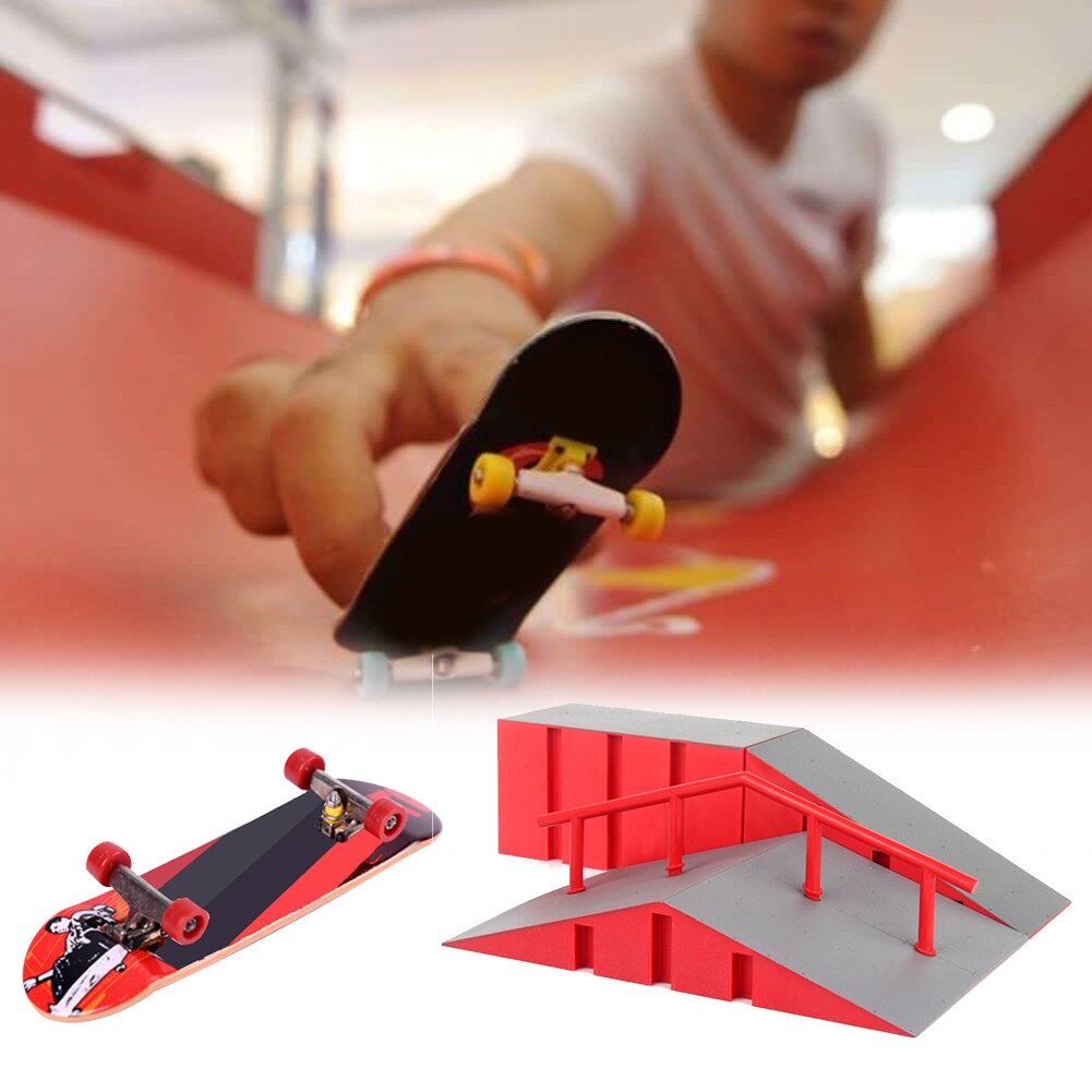 Finger Skateboard Park Set - DIY Training Ramp - Indoor Extreme Sports Toy - Plastic