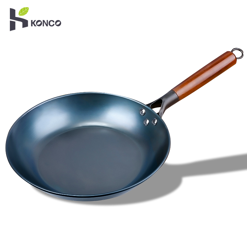 Flat stekepanne kinesisk tradisjonell jernpanne med trehåndtak ikke-belagt wok non-stick kokepanne for gass og induksjon