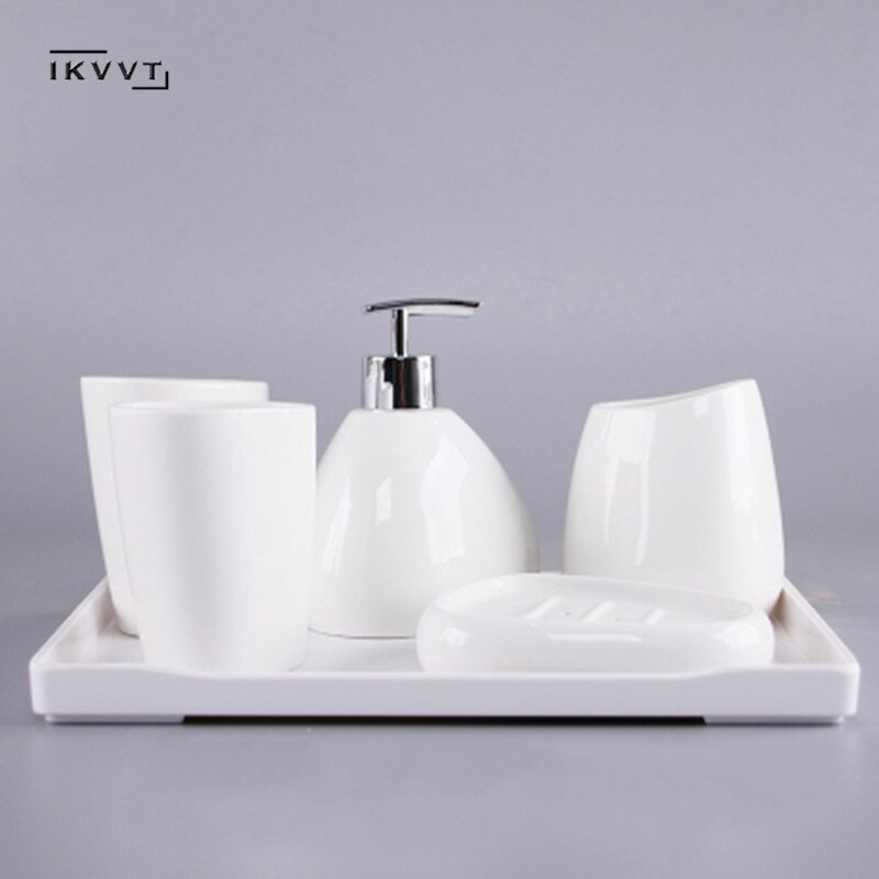 Keramik badeværelsestilbehør sæt sæbedispenser / tandbørsteholder / tumbler / sæbeskål bomuldspindel aromaterapi produkter til badeværelset
