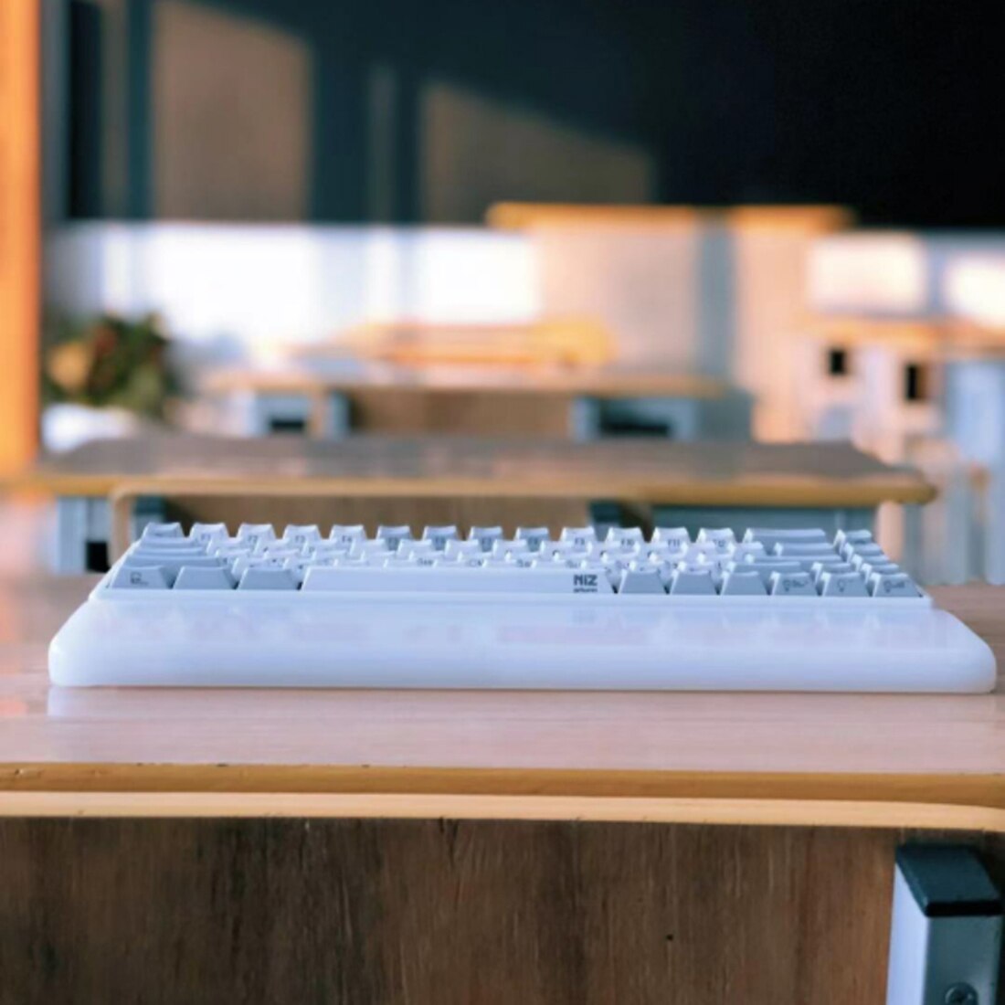 Resin Keyboard Palm Rest Pad Wrist Hand Pad For 61 87 104 Keys Mechanical Keyboard For Office Gaming PC Laptop Notebook - White