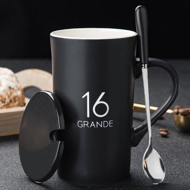 420/580ml keramiska muggar bokstavsnummer mönster muggar med sked lock svart och guld mjölk kaffekopp drinkware: 17