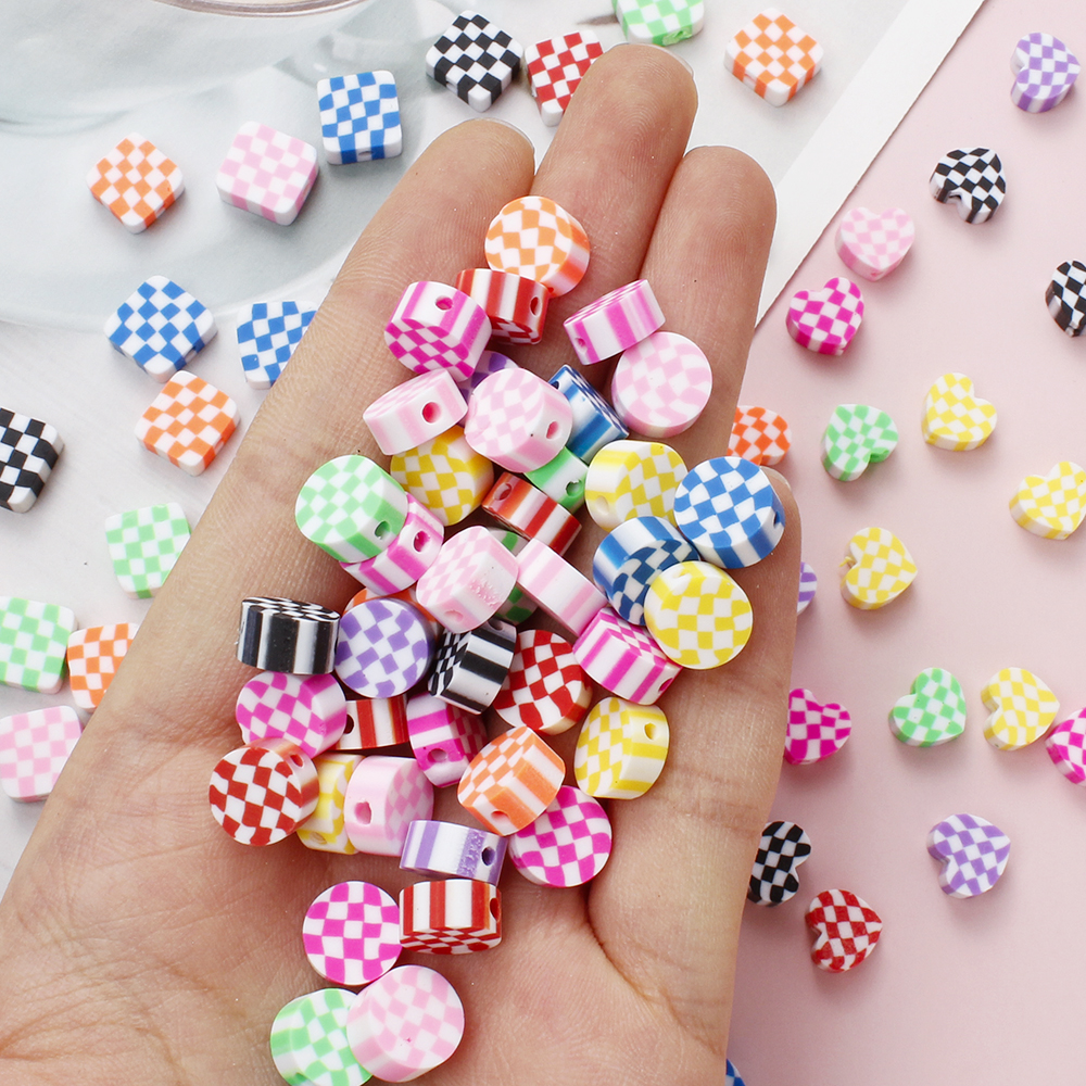 Cuentas de arcilla suave con estampado de tablero de ajedrez, abalorios espaciados a cuadros clásicos para pulsera, accesorios de joyería, 50 unidades