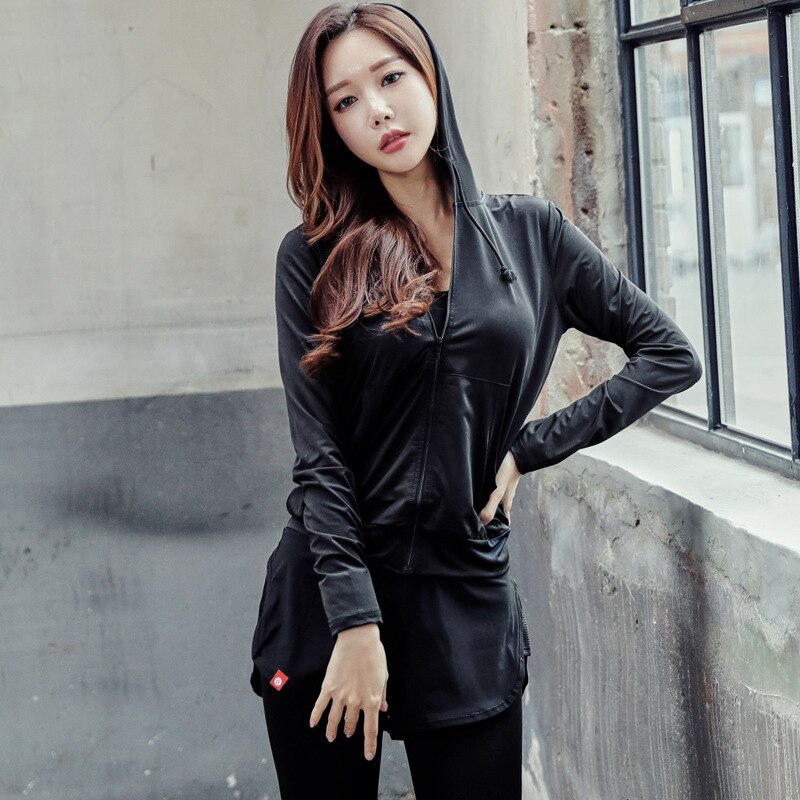 Black Fitness Jacket Women Hooded Sports Jacket Long Sleeve Sweatshirt Ladies Yoga Sports Zipper Jacket Fitness Gym Shirt