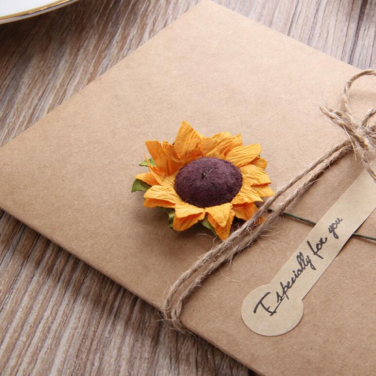 10 stuks/ diy kraftpapier handgemaakte gedroogde bloemen uitnodigingsgroetkaart met envelop kerst bruiloft verjaardag bedankjes kaarten
