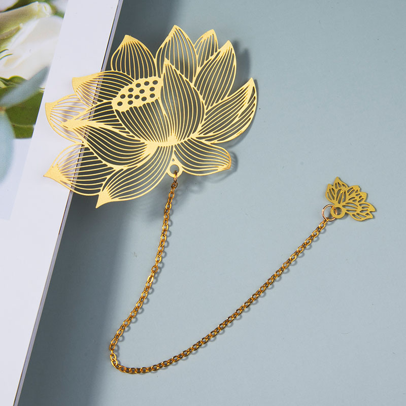 1PC Chinese Style Retro Hollow Metal Bookmark Maple Leaf Vein Fringed Pendant Apricot Leaf Bookmark Stationery
