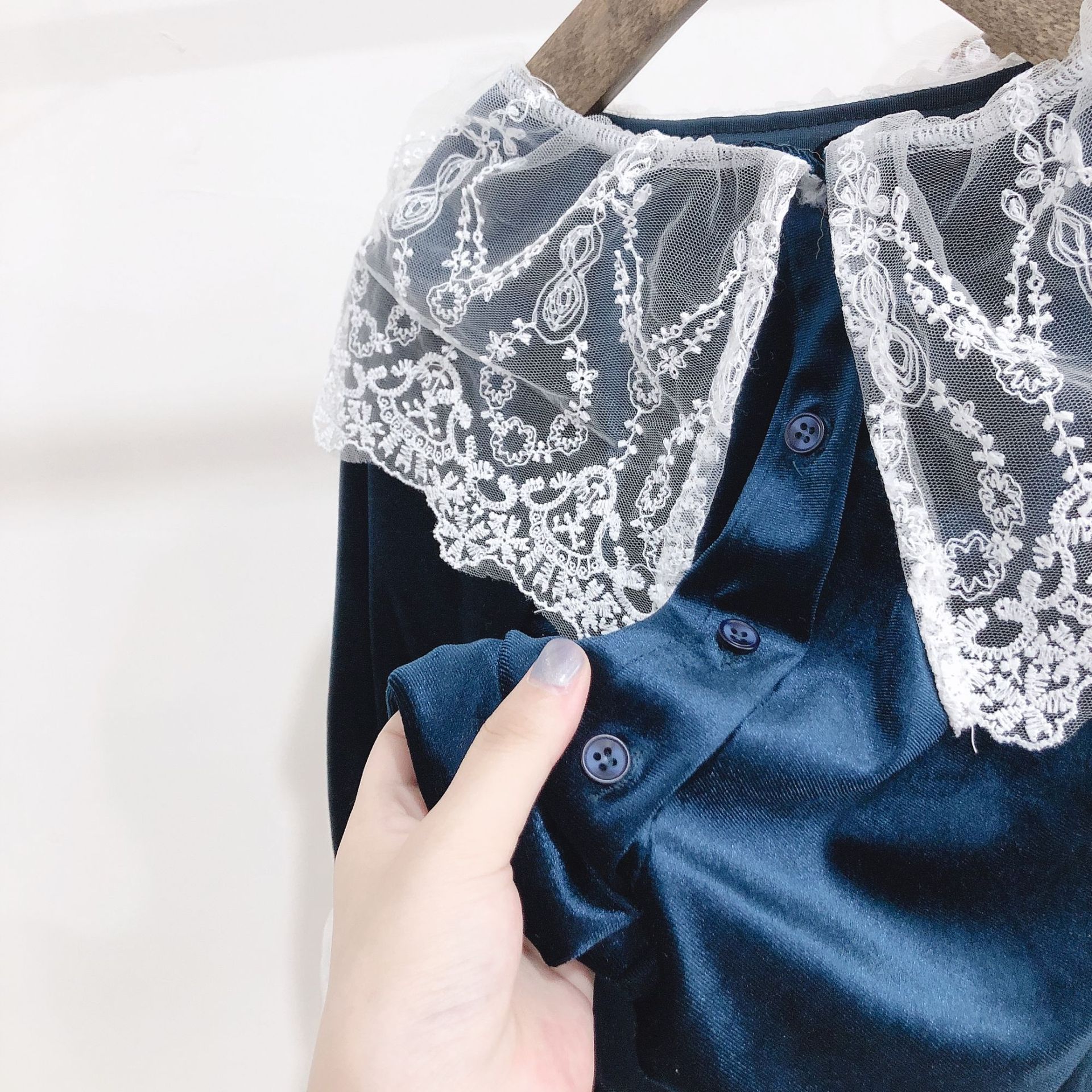 Hösten små flickor söta blusar spets blomma broderi flip krage koreansk baby höst sammet barn toppar söt tjej outfits