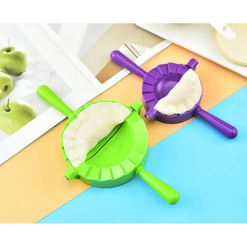 Nuttige dingen voor keukenartikelen Huishoudelijk gebruik Keukens Accessoires Clip Plastic huid Dumplings Mold Set Dumpling Maker Bakvormen