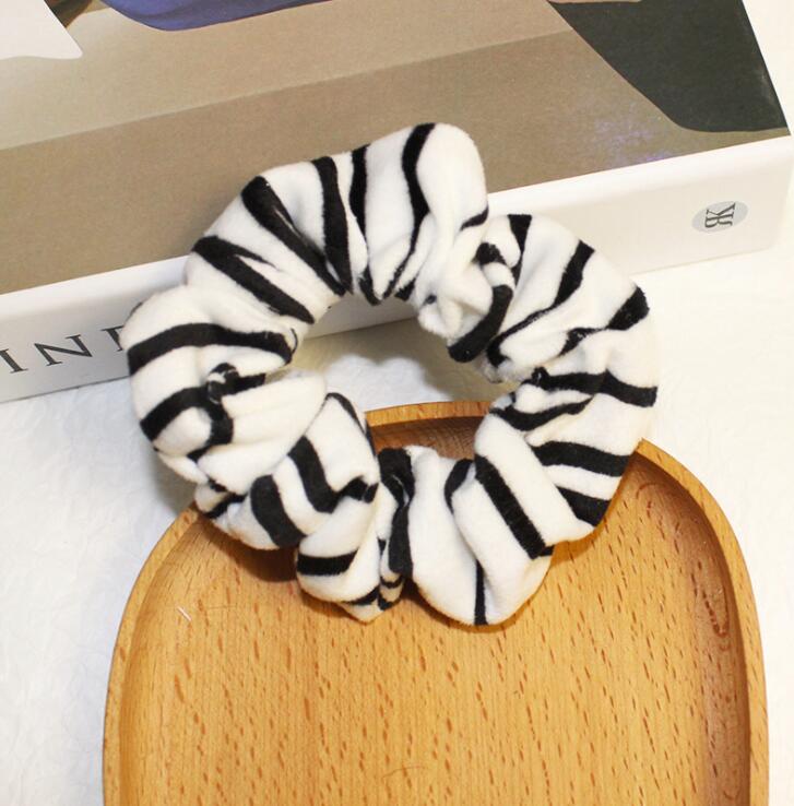 Bandas de Pelo de lana de Invierno para mujer, cintas para el pelo con estampado de vaca, accesorios para el cabello para niña, coletero: Zebra printed