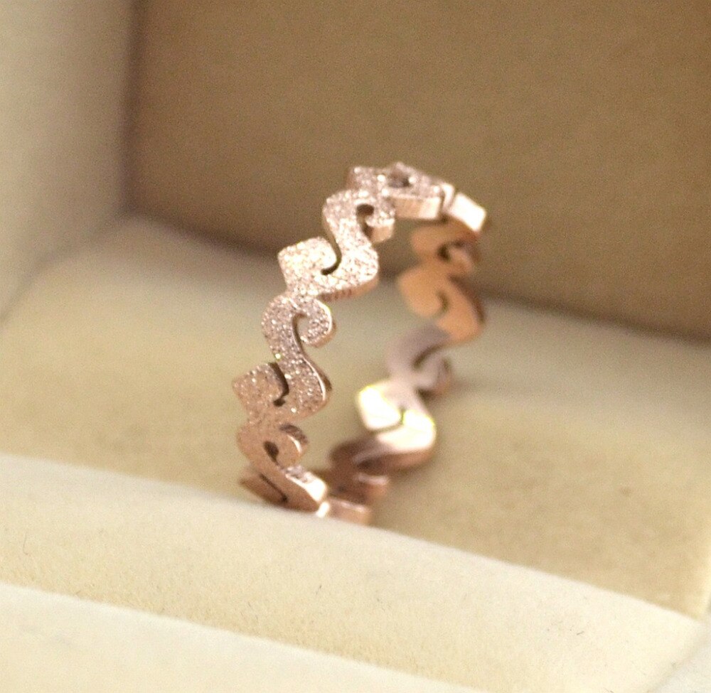 Roos 14 kgp koreaanse matte s-vormige titanium ring roségouden kleur damesring