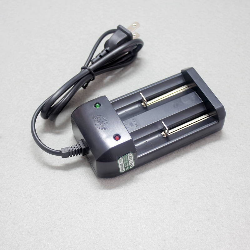 26650/18650/14500/18500/10440 Taschenlampe Lithiumbatterie Dual-Slot Universal-Ladegerät 3,7 V 4,2