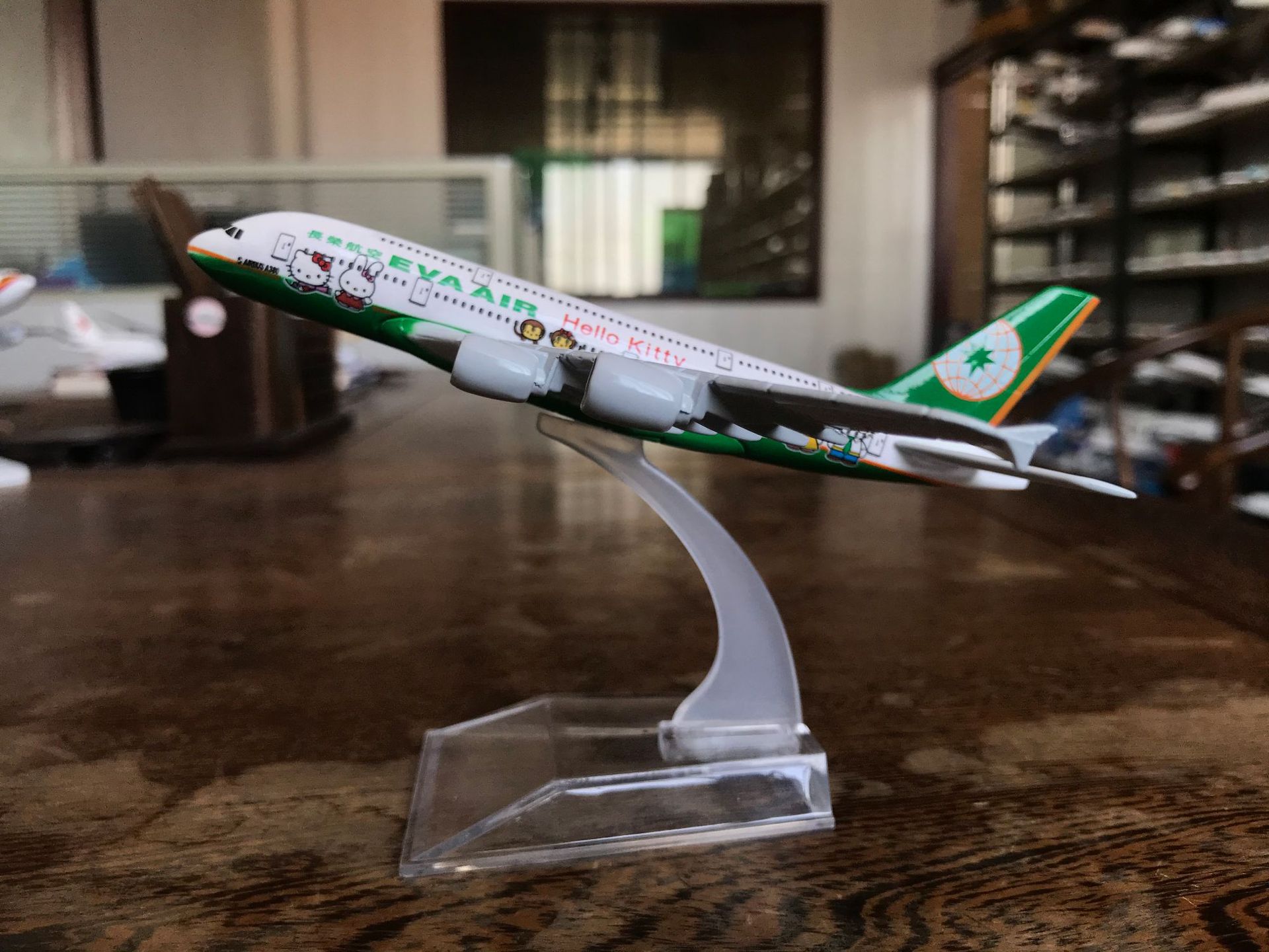 1:400 A380 modello di aereo 16cm modello originale emirati arabi uniti malesia compagnie aeree collezione regalo giocattoli di simulazione in lega per ragazzi: green