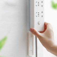 Skrivbord väggmonterad stark sömlös hem fri stansning grenuttag hållare organisatör plug-in uttag hängande vägg