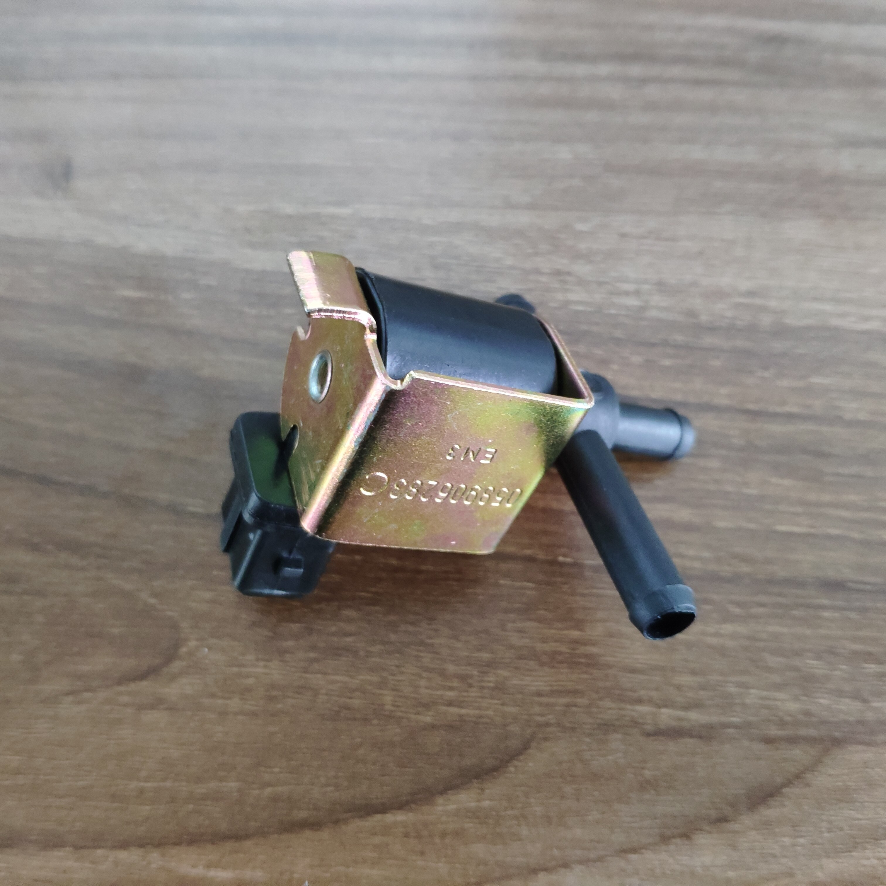 1x Car N75 1.8t Turbo Boost Control Solenoid Valve For VW Golf 4 MK4 Passat B5 Jetta A4 S4 B5 B6 TT 058906283C 058 906 283 C F E