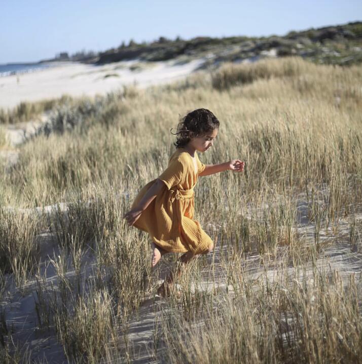 Ins Europa y América niños niñas vestido Casual ropa de lino volantes dulce princesa niños ropa