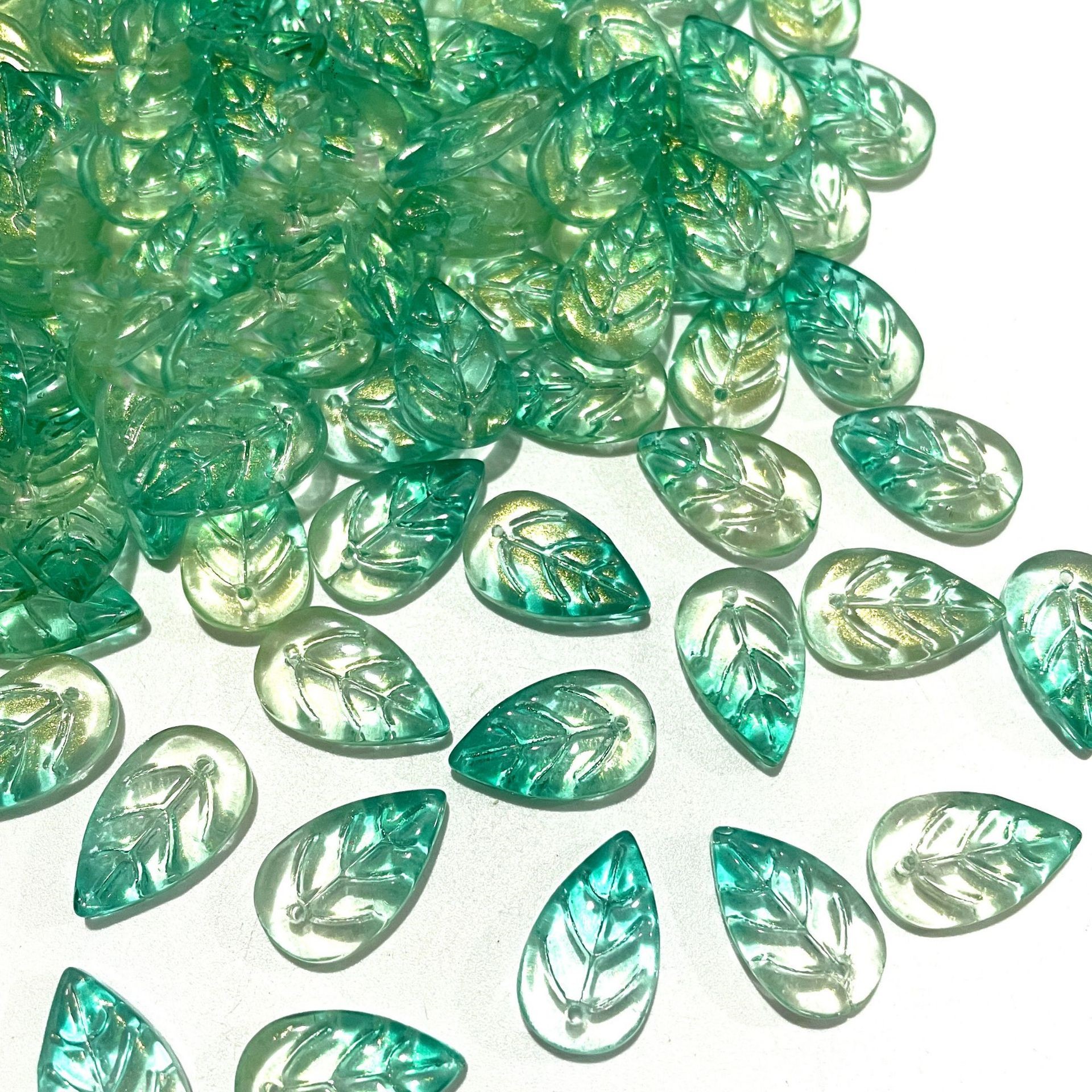30/50 Uds. Cuentas de hojas de cristal para joyería, cuentas de hojas verdes de Murano para hacer pulsera, collar, accesorios DIY hechos a mano a granel: Lavanda / 2MM