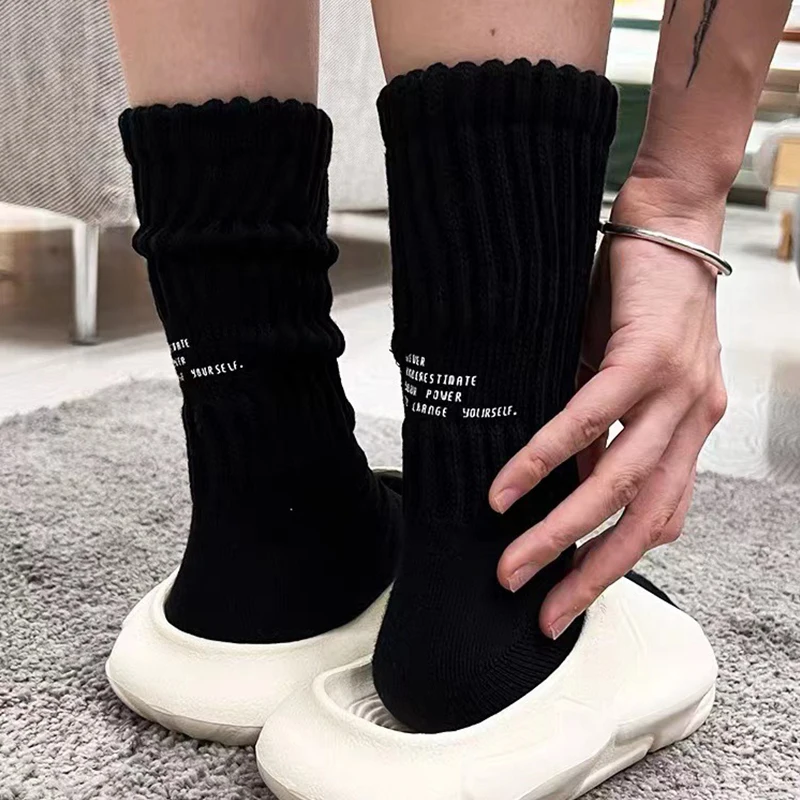 Herrstickade bokstavsstrumpor med medelstora tubstrumpor vintage japanska enfärgade förtjockade sportsstrumpor handduksbotten sportstrumpor för par: Grön