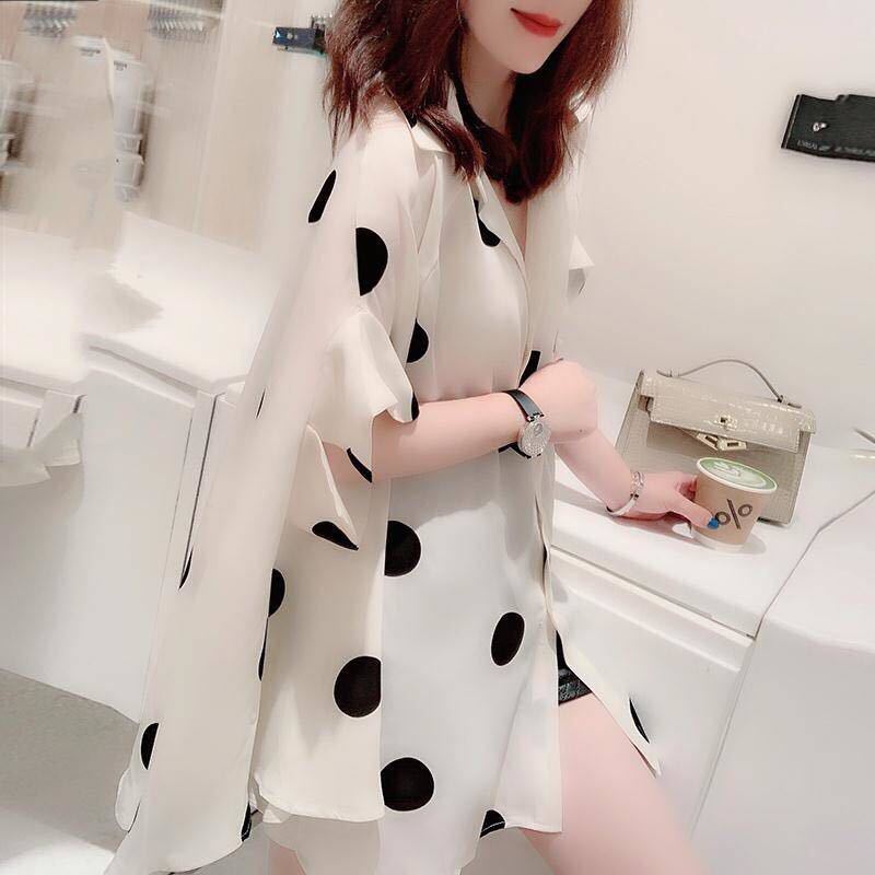 Camisa de gasa de lunares con manga de murciélago para mujer, camisa blanca de longitud media, novedad, verano, estación europea