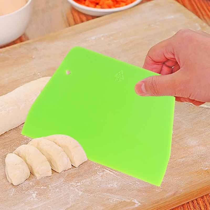 1Pcs Portable DIY Baking Tool Plastic Green Multifunction Pastry Cutter for Cake Dough Scraper Kitchen Accessories