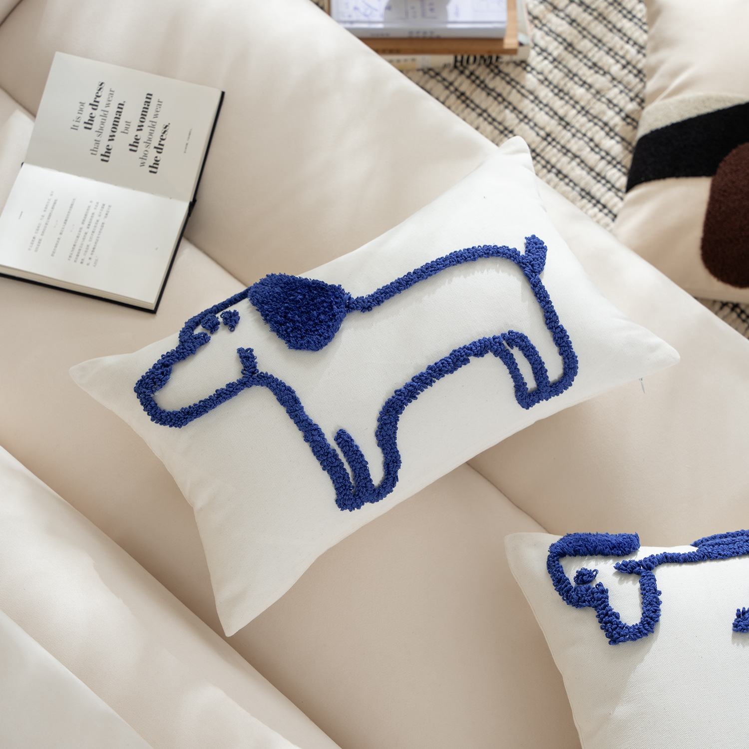 Blau bestickter Kissenbezug, moderner einfacher Hundekissenbezug, eins Ebene, niedlicher Sofakissenbezug, Heimdekoration