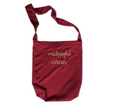 Retro Satijnen Vrouwen Schoudertassen Polyester Borduurwerk Brief Casual Flap Meisjes Eenvoudige Student Tote Handtassen Wilde Boodschappentassen: One belt-redwine