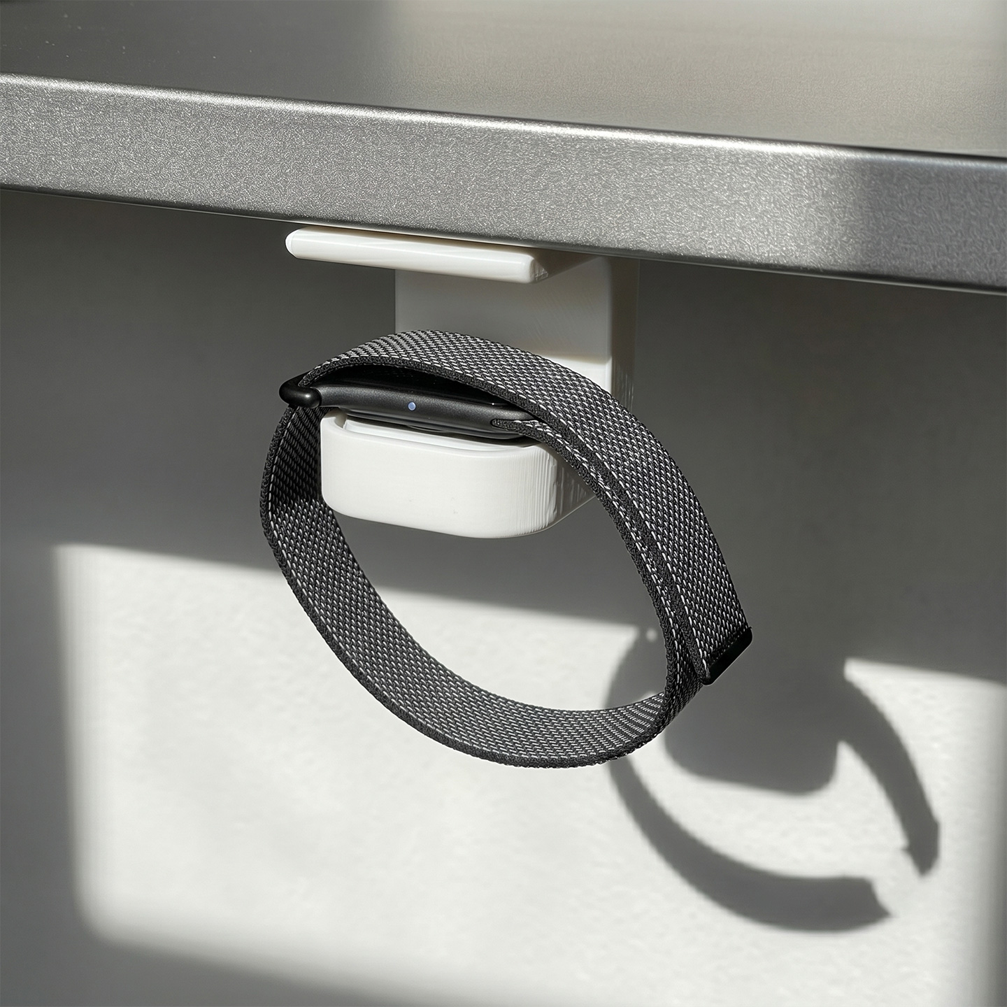 Wiederaufladbares Zubehör zur Untertischmontage für Google Fitbit Luft – bohrfreie Ladestation.