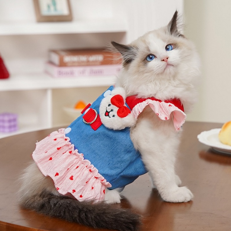 Robe harnais pour chien imprimé cœur avec laisse, jupe de princesse en Denim de luxe pour chiot, harnais pour chat mignon, corde de marche en plein air pour animaux de compagnie, vêtements pour chiens