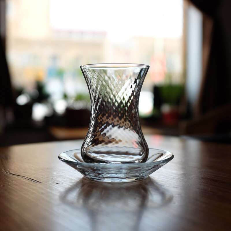 Tyrkisk tradisjonelt gjennomsiktig glass svart te kopp er kalkun kaffekopp fatsett vann drikke kopp: misligholde tittel