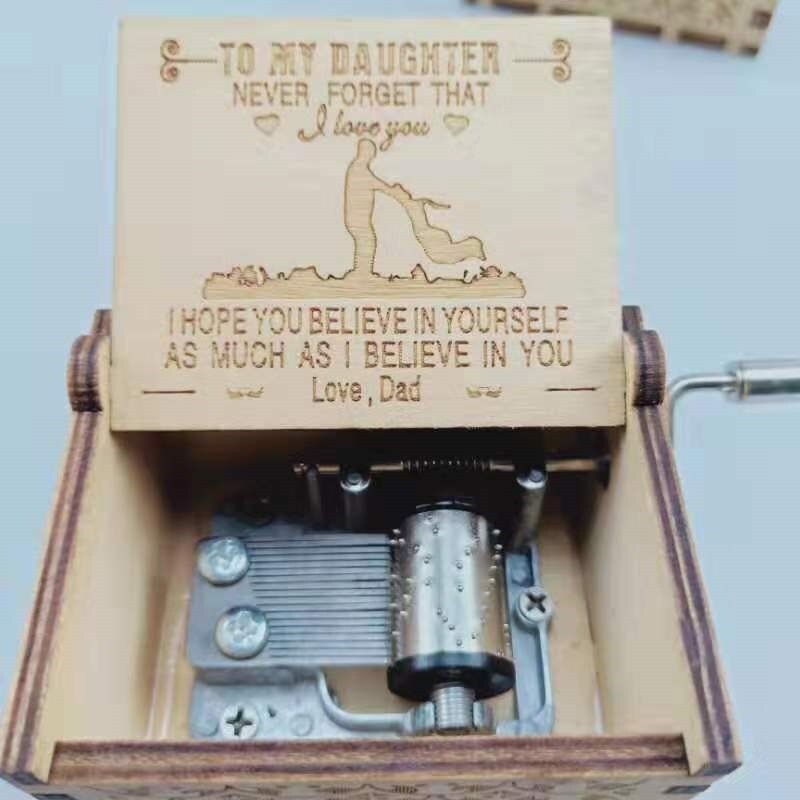 Mom's Day Engraved Wooden Music Box You Are My Sunshine -Hand Cranked Wood Music Box Christmas To Mom Daughter: F