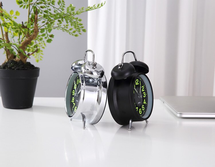 Reloj despertador luminoso y de Metal con alarma negra, reloj despertador silencioso y minimalista para dormitorio de estudiantes y casa MM60NZ
